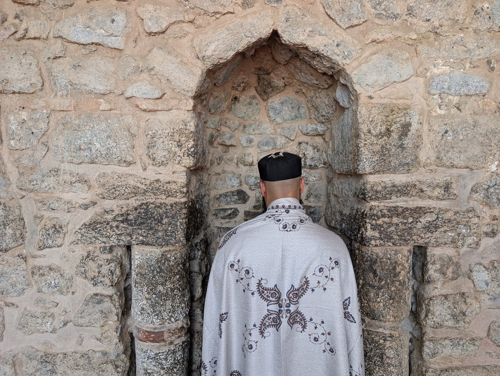 Facing the niche — composure before responsibility